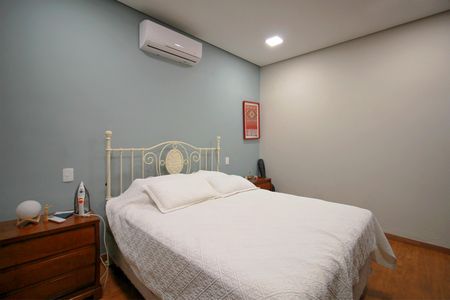 Casa à venda com 384m², 4 quartos e 2 vagasSuite