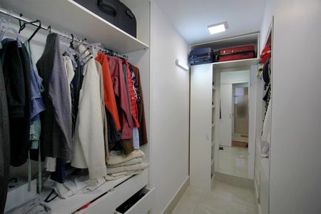 Casa à venda com 384m², 4 quartos e 2 vagasCloset da Suite