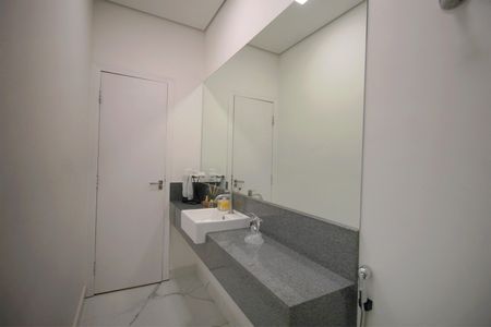 Casa à venda com 384m², 4 quartos e 2 vagasLavabo