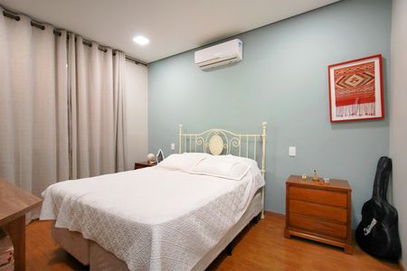 Casa à venda com 384m², 4 quartos e 2 vagasSuite