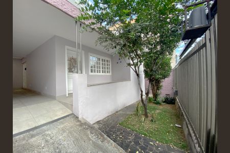 Casa à venda com 384m², 4 quartos e 2 vagasVaranda frontal