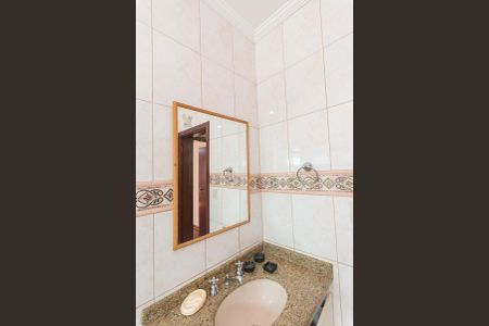 Casa à venda com 380m², 4 quartos e 4 vagasBanheiro Social