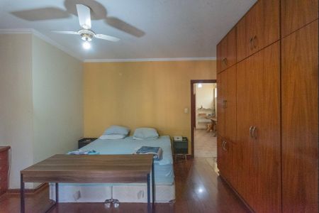 Casa à venda com 380m², 4 quartos e 4 vagasSuíte