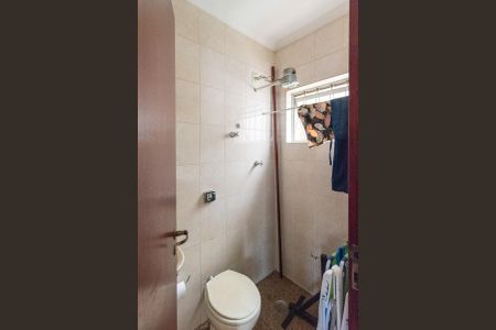 Casa à venda com 380m², 4 quartos e 4 vagasBanheiro de Serviço