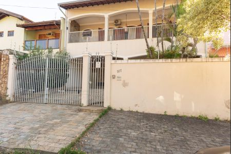 Casa à venda com 380m², 4 quartos e 4 vagasFachada