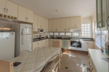 Casa à venda com 380m², 4 quartos e 4 vagasCozinha