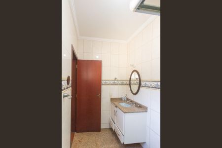 Casa à venda com 380m², 4 quartos e 4 vagasBanheiro da Suíte 2