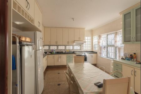 Casa à venda com 380m², 4 quartos e 4 vagasCozinha