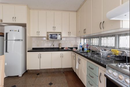 Casa à venda com 380m², 4 quartos e 4 vagasCozinha