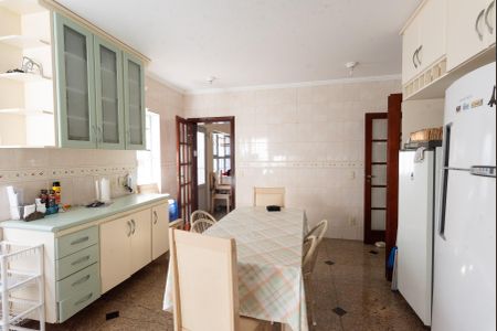 Casa à venda com 380m², 4 quartos e 4 vagasCozinha