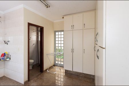Casa à venda com 380m², 4 quartos e 4 vagasÁrea de Serviço