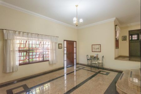 Casa à venda com 380m², 4 quartos e 4 vagasSala