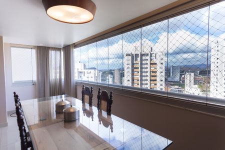 Apartamento à venda com 140m², 3 quartos e 3 vagas Apartamento à venda com 140m², 3 quartos e 3 vagasSala de Jantar