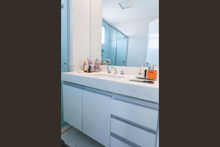 Apartamento à venda com 140m², 3 quartos e 3 vagas Apartamento à venda com 140m², 3 quartos e 3 vagasBanheiro Suite 2