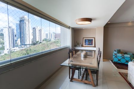 Apartamento à venda com 140m², 3 quartos e 3 vagas Apartamento à venda com 140m², 3 quartos e 3 vagasSala de Jantar
