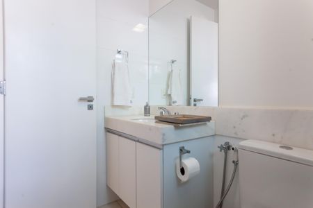 Apartamento à venda com 140m², 3 quartos e 3 vagas Apartamento à venda com 140m², 3 quartos e 3 vagasBanheiro Suite 1