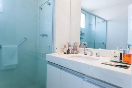 Apartamento à venda com 140m², 3 quartos e 3 vagas Apartamento à venda com 140m², 3 quartos e 3 vagasBanheiro Suite 2