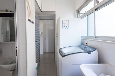 Apartamento à venda com 140m², 3 quartos e 3 vagas Apartamento à venda com 140m², 3 quartos e 3 vagasÁrea de Serviço