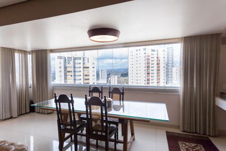 Apartamento à venda com 140m², 3 quartos e 3 vagas Apartamento à venda com 140m², 3 quartos e 3 vagasSala de Jantar