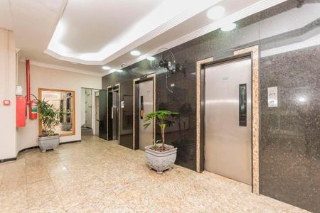 Apartamento à venda com 52m², 2 quartos e sem vaga Apartamento à venda com 52m², 2 quartos e sem vagaElevadores