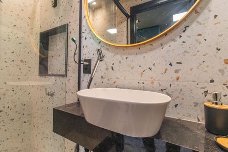 Apartamento à venda com 52m², 2 quartos e sem vaga Apartamento à venda com 52m², 2 quartos e sem vagaBanheiro