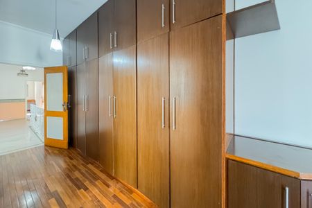 Casa à venda com 597m², 5 quartos e 8 vagasCloset da Suíte Master