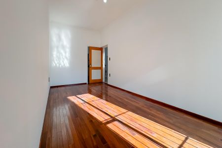 Casa à venda com 597m², 5 quartos e 8 vagasSuíte 1