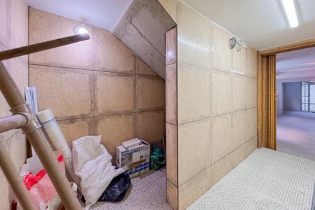 Casa à venda com 597m², 5 quartos e 8 vagasAdega / Depósito - Subsolo