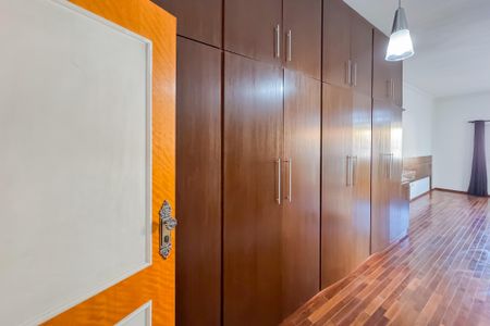 Casa à venda com 597m², 5 quartos e 8 vagasCloset da Suíte Master