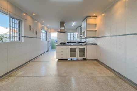 Casa à venda com 597m², 5 quartos e 8 vagasCozinha