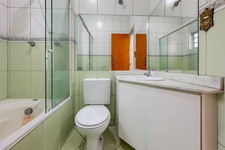 Casa à venda com 597m², 5 quartos e 8 vagasBanheiro da Suíte 3