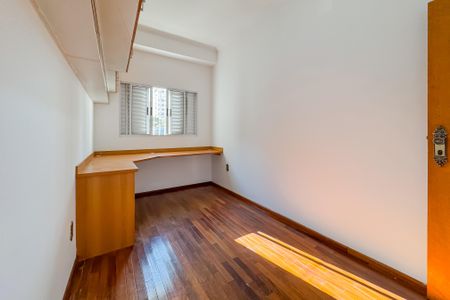 Casa à venda com 597m², 5 quartos e 8 vagasEscritório