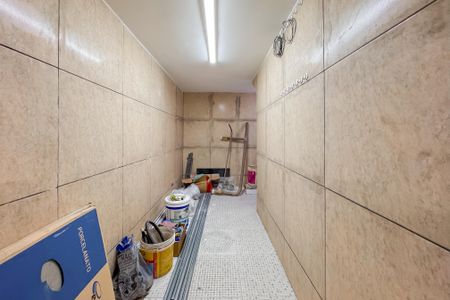 Casa à venda com 597m², 5 quartos e 8 vagasAdega / Depósito - Subsolo