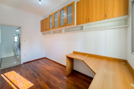 Casa à venda com 597m², 5 quartos e 8 vagasEscritório