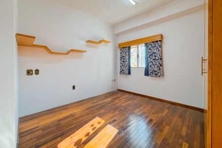 Casa à venda com 597m², 5 quartos e 8 vagasSuíte 2