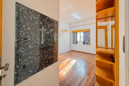 Casa à venda com 597m², 5 quartos e 8 vagasSuíte 2