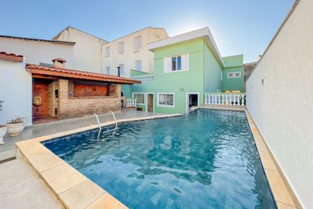 Casa à venda com 597m², 5 quartos e 8 vagasPiscina - Área de Lazer
