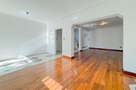 Casa à venda com 597m², 5 quartos e 8 vagasSala