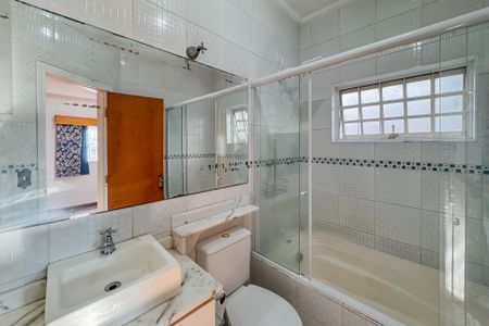 Casa à venda com 597m², 5 quartos e 8 vagasBanheiro da Suíte 2