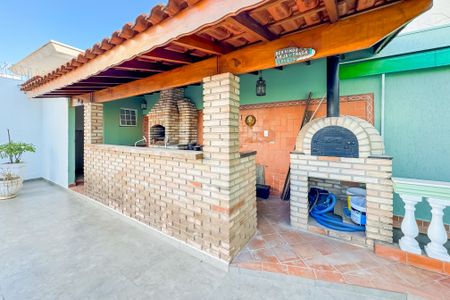 Casa à venda com 597m², 5 quartos e 8 vagasChurrasqueira - Área de Lazer