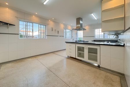 Casa à venda com 597m², 5 quartos e 8 vagasCozinha