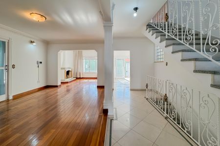 Casa à venda com 597m², 5 quartos e 8 vagasSala