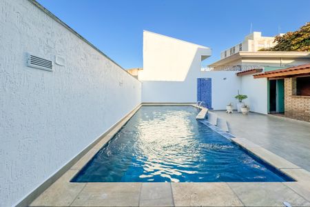 Casa à venda com 597m², 5 quartos e 8 vagasPiscina - Área de Lazer