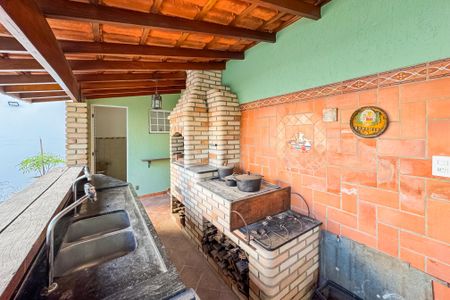 Casa à venda com 597m², 5 quartos e 8 vagasChurrasqueira - Área de Lazer