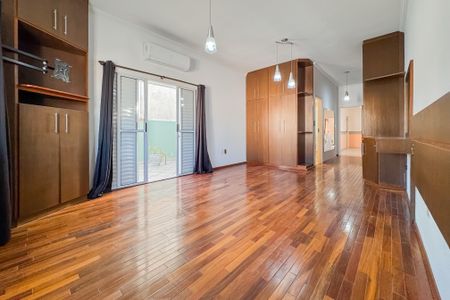 Casa à venda com 597m², 5 quartos e 8 vagasSuíte Master