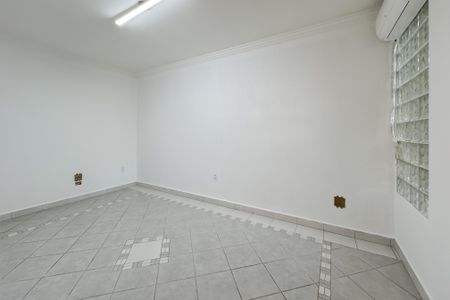 Casa à venda com 597m², 5 quartos e 8 vagasSala de TV