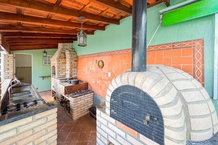 Casa à venda com 597m², 5 quartos e 8 vagasChurrasqueira - Área de Lazer