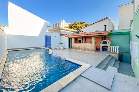 Casa à venda com 597m², 5 quartos e 8 vagasPiscina - Área de Lazer