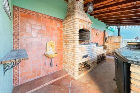 Casa à venda com 597m², 5 quartos e 8 vagasChurrasqueira - Área de Lazer