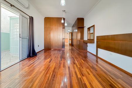 Casa à venda com 597m², 5 quartos e 8 vagasSuíte Master